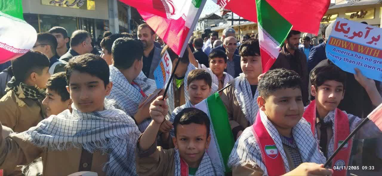 حضور دانش اموزان پایه ششم در راهپیمایی روز 13 آبان 1404
